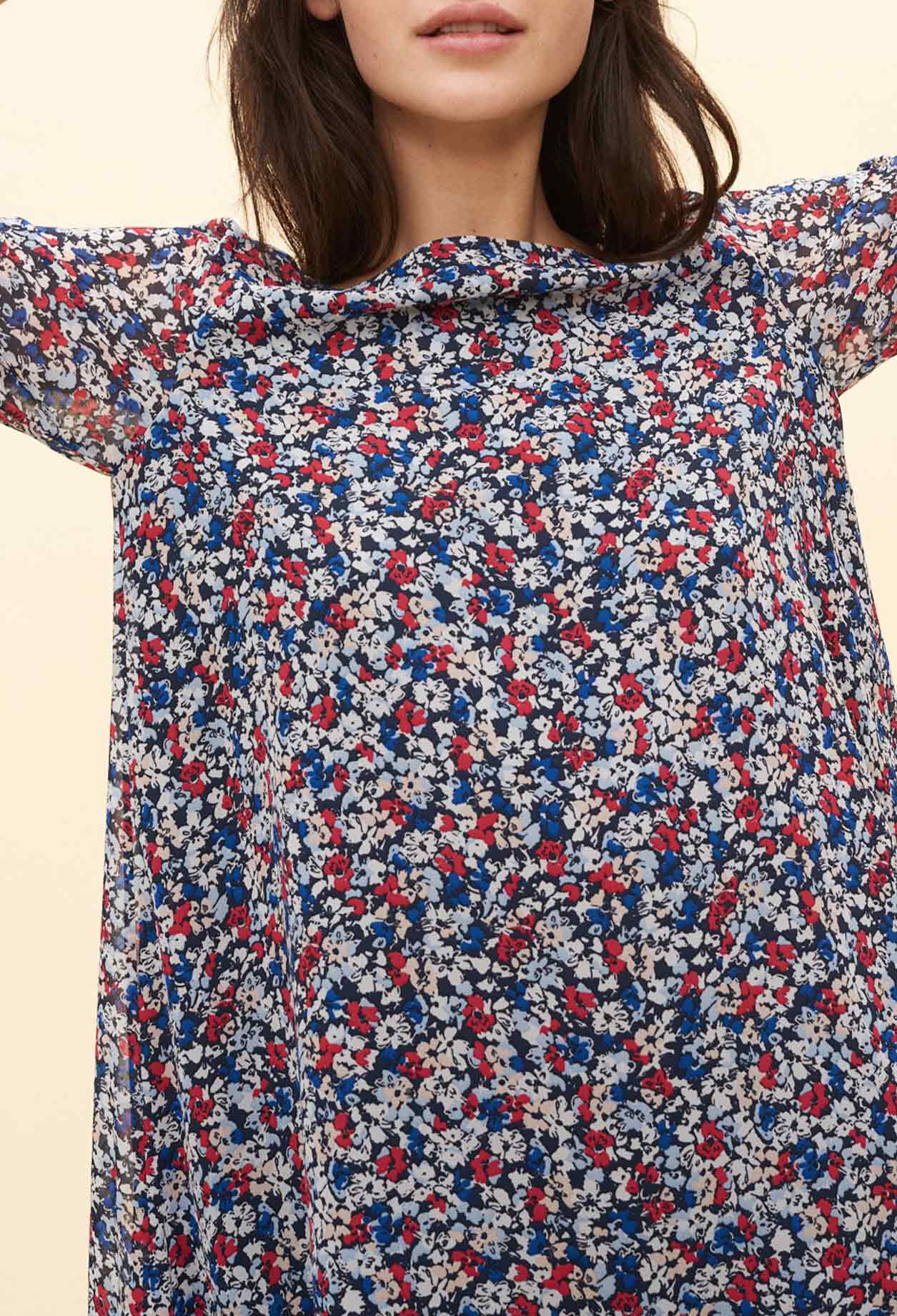 Kurzes Kleid mit Blumenmuster