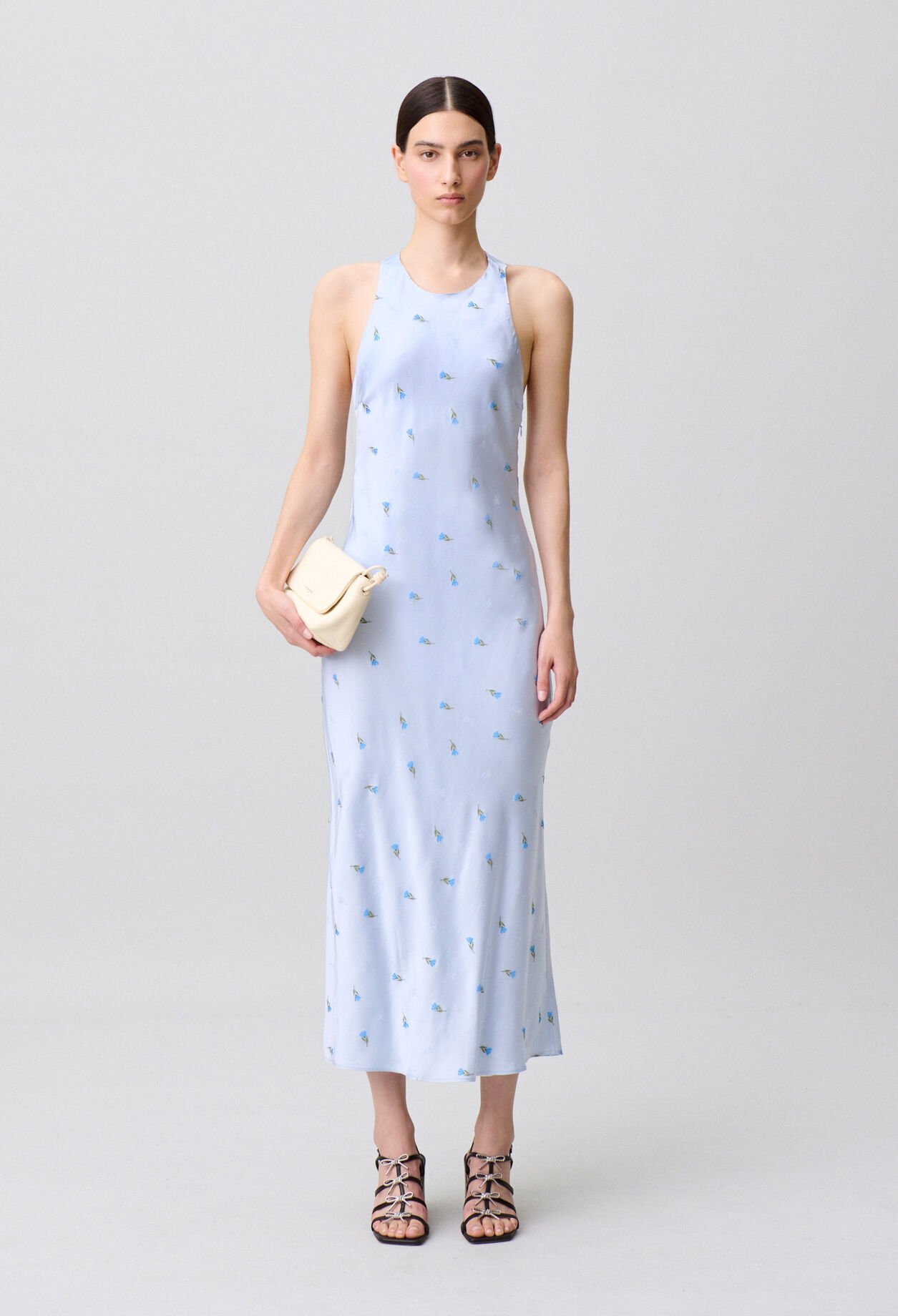 R&uuml;ckenfreies Satinkleid