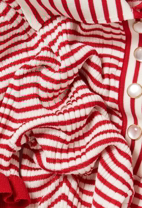 Langes gestreiftes Strickkleid