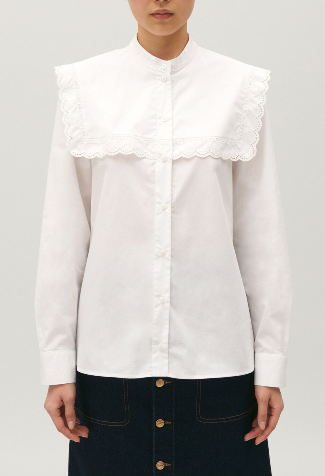 Weiße Hemdbluse mit Spitze