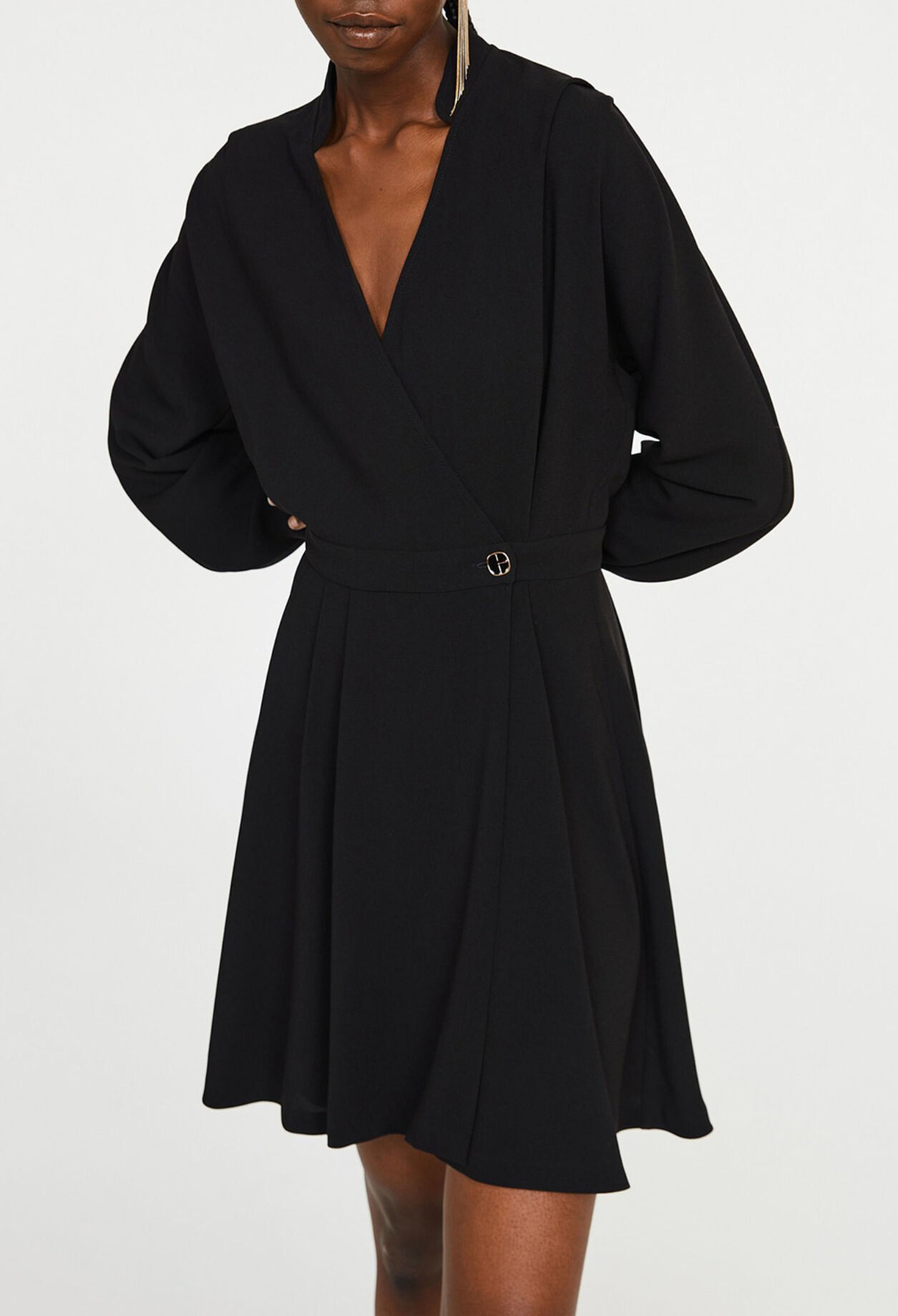 Tailliertes Wickelkleid