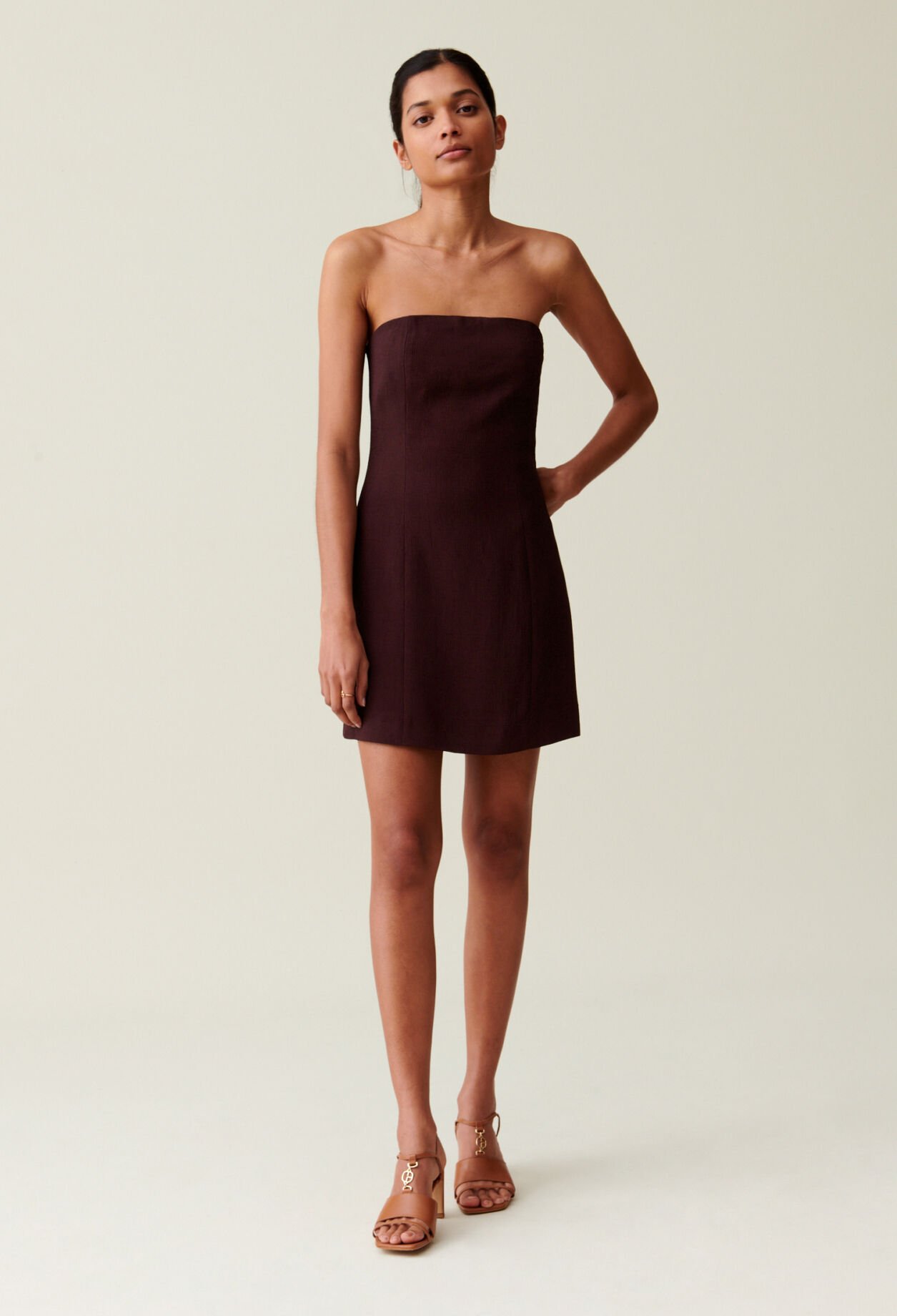 Trägerloses kurzes Kleid Cappucino