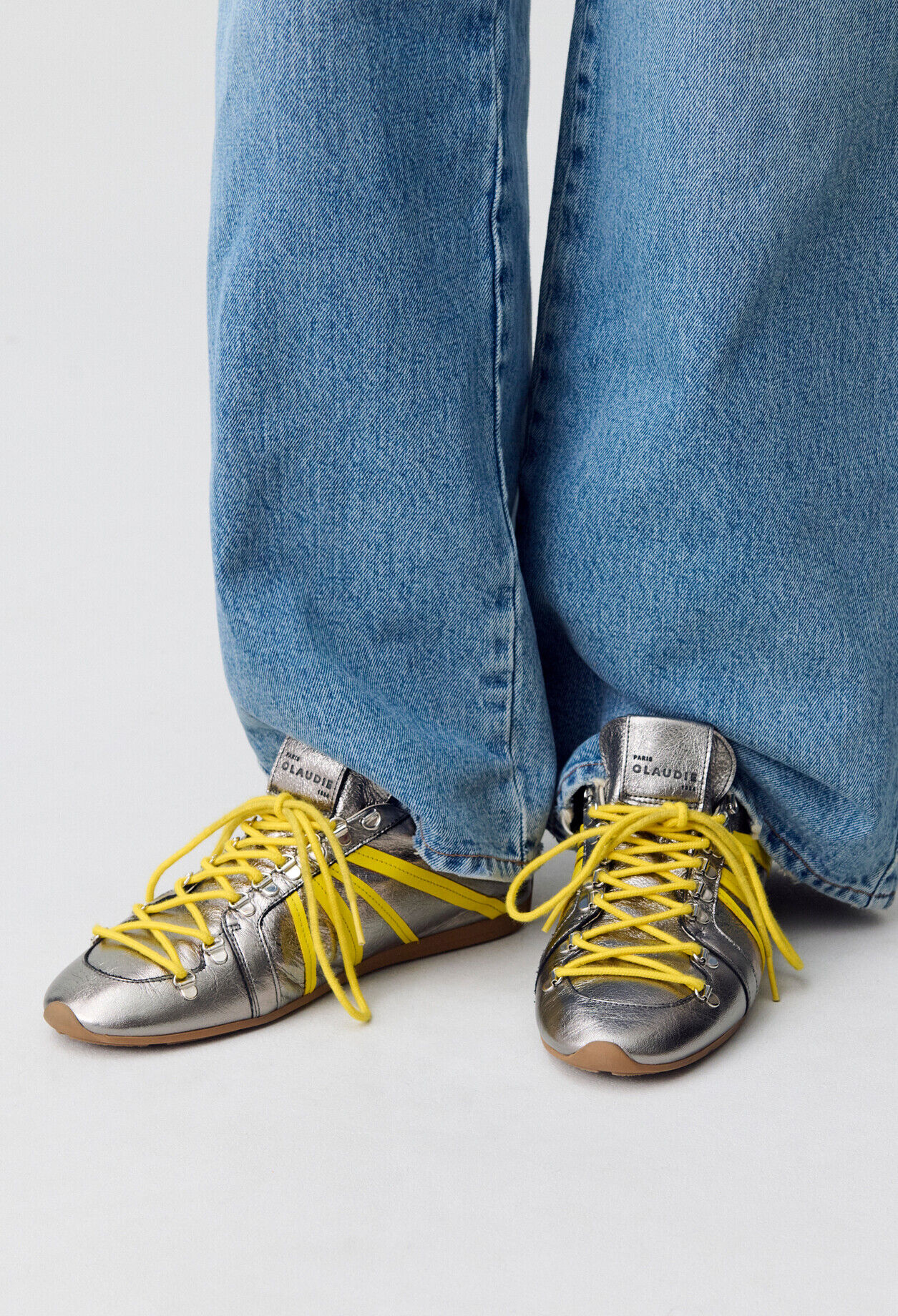 Silberne Sneaker