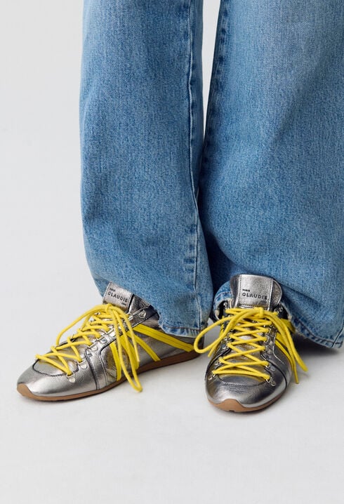 Silberne Sneaker