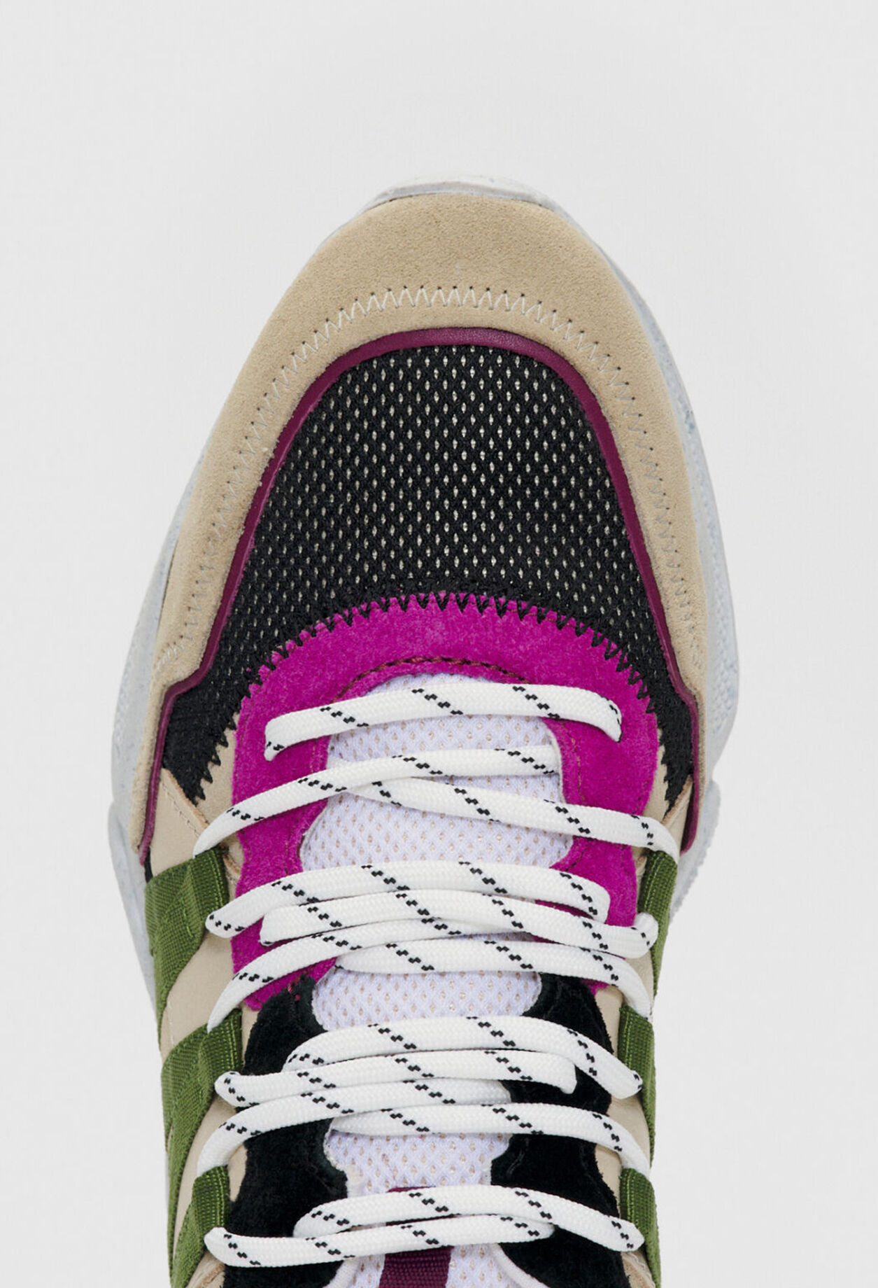 Grafische Sneakers  Öko-Leder
