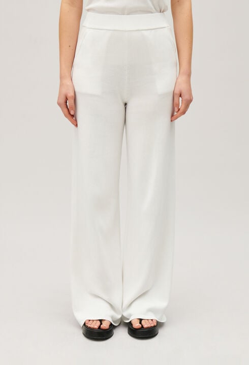Fließende Strickhose