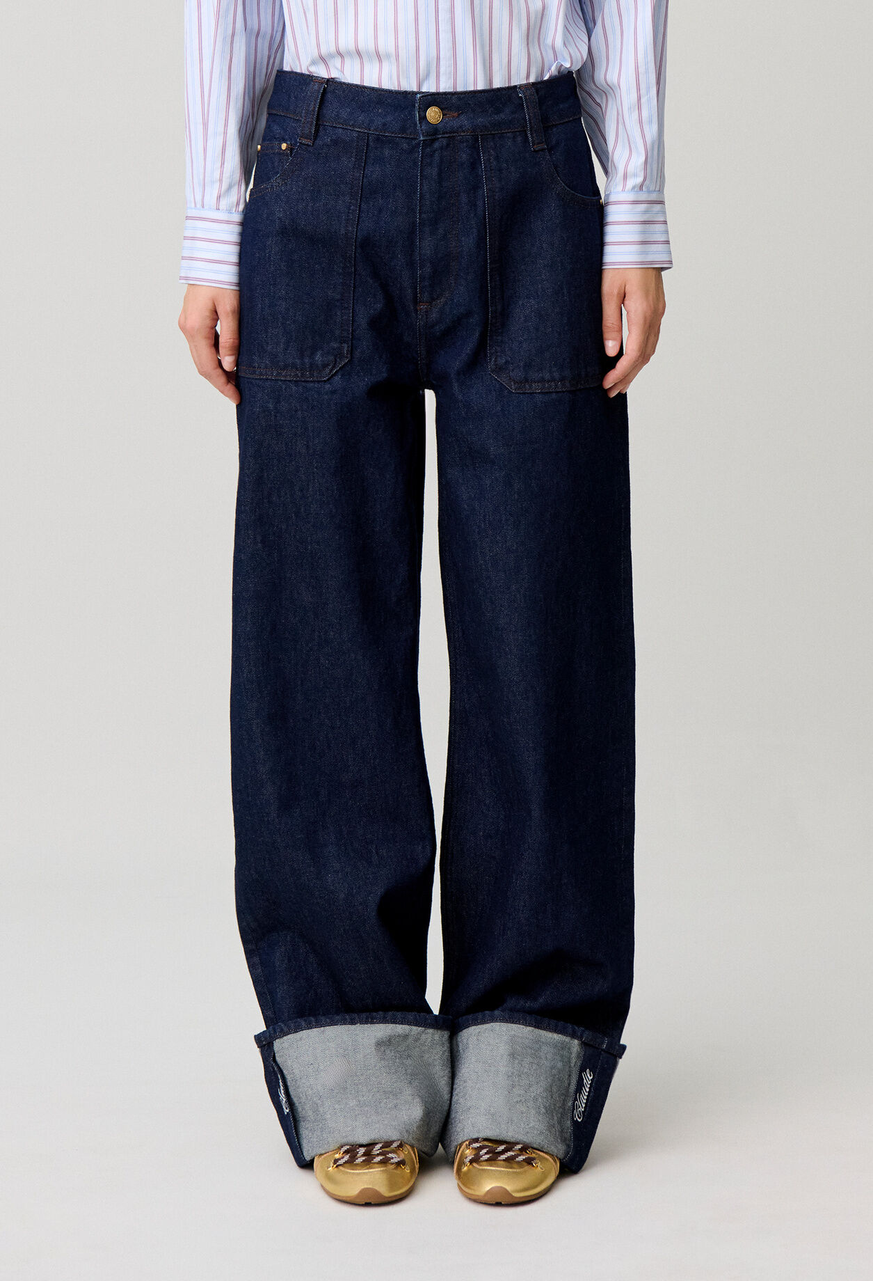 Weite Jeans, bestickter Umschlag