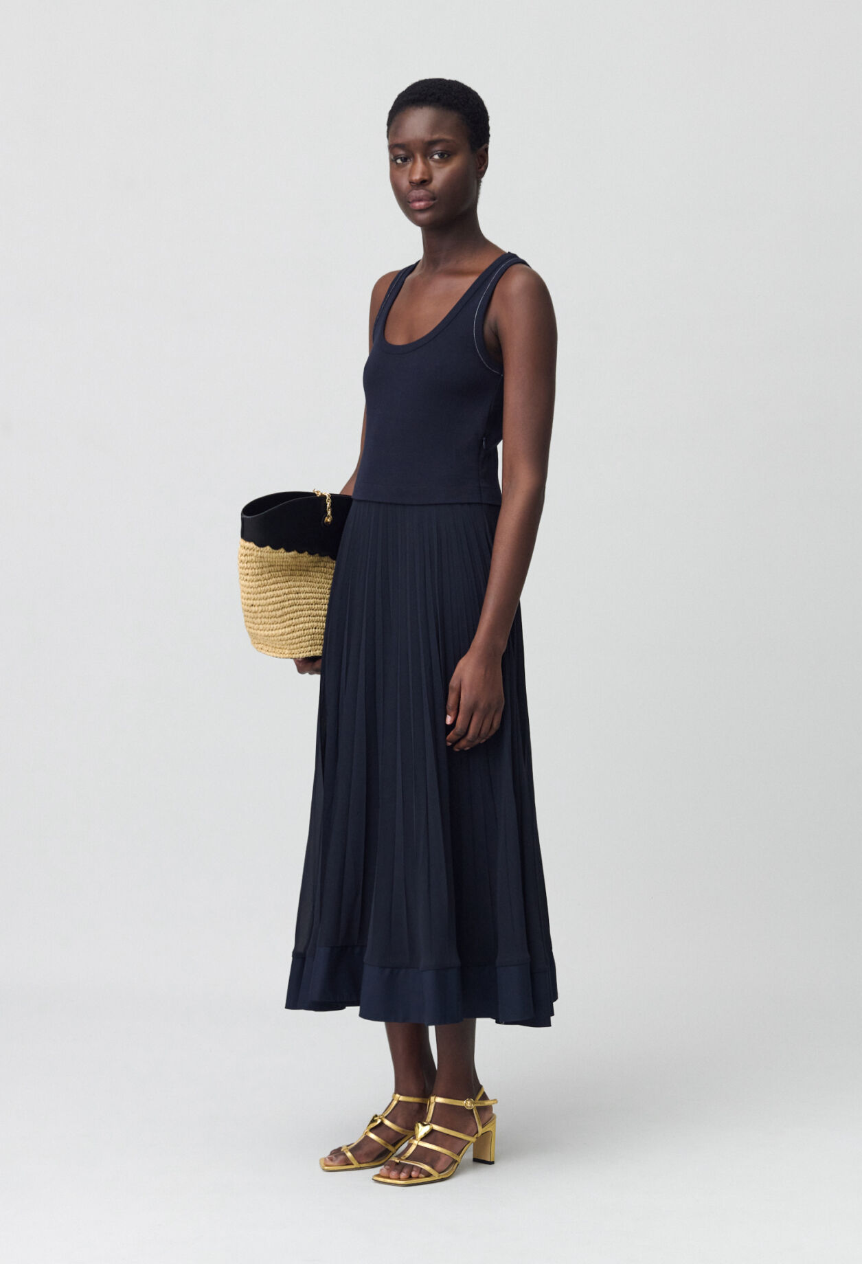 Langes, plissiertes Kleid, marineblau