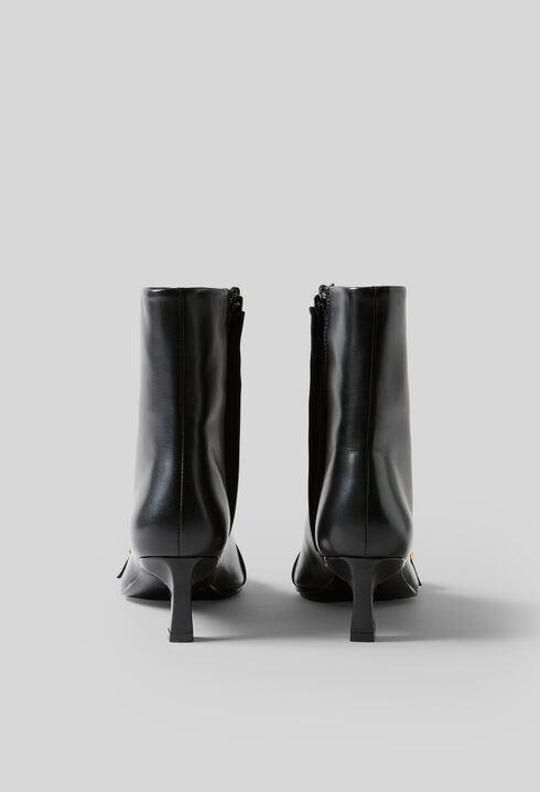 Lederstiefeletten mit Goldschnalle