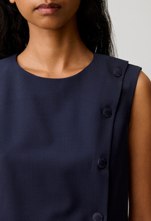 Tailliertes &auml;rmelloses Top