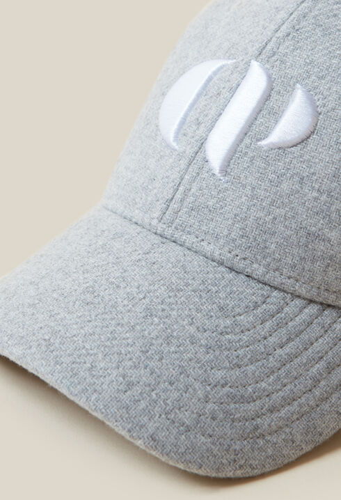 Kappe mit Monogrammstickerei CP