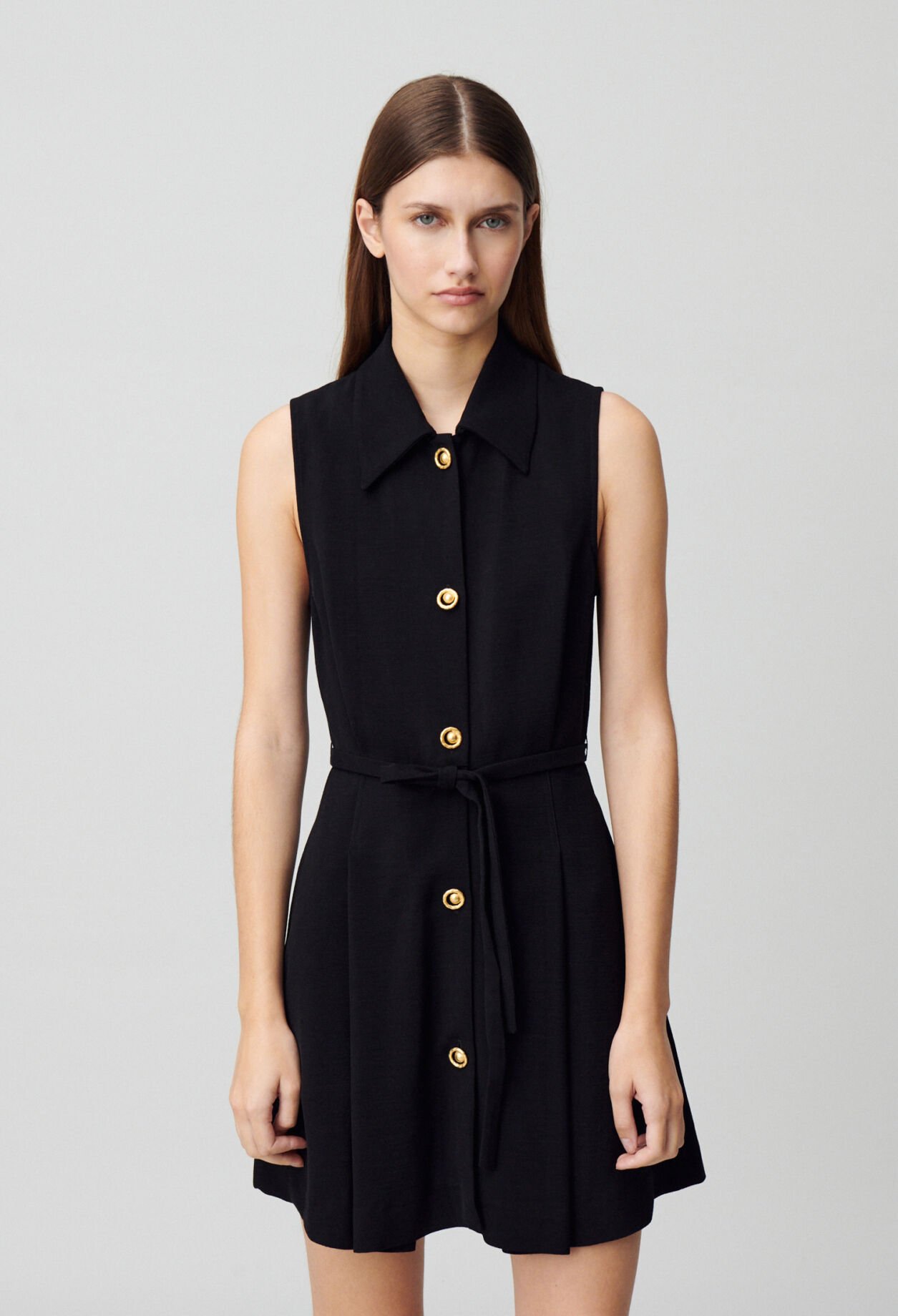 Ärmelloses kurzes Kleid