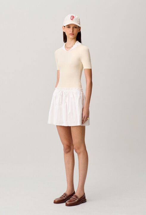 Kurzes Kleid im Materialmix