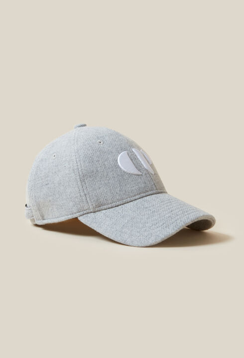 Kappe mit Monogrammstickerei CP