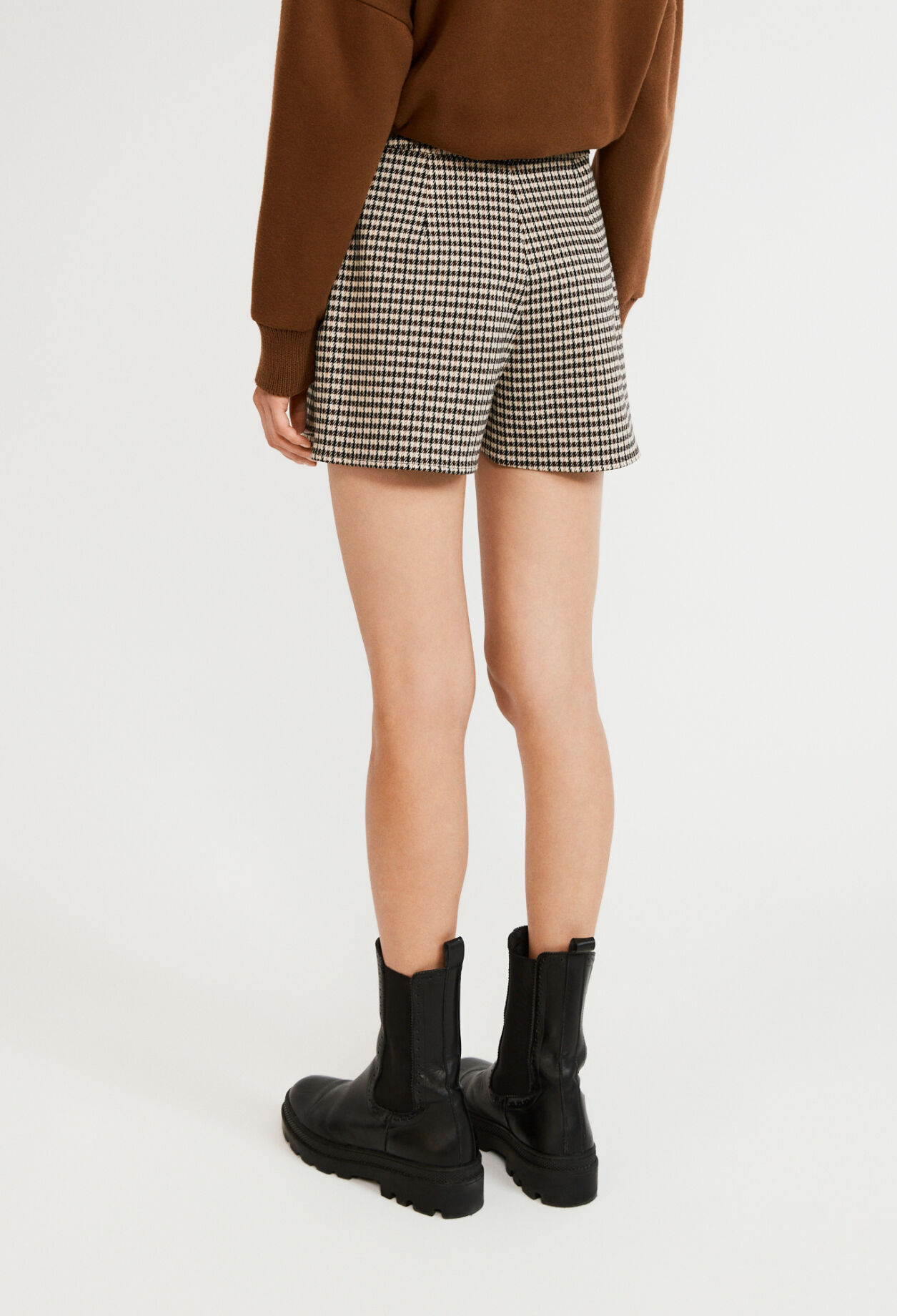 Gemusterter Short-Rock
