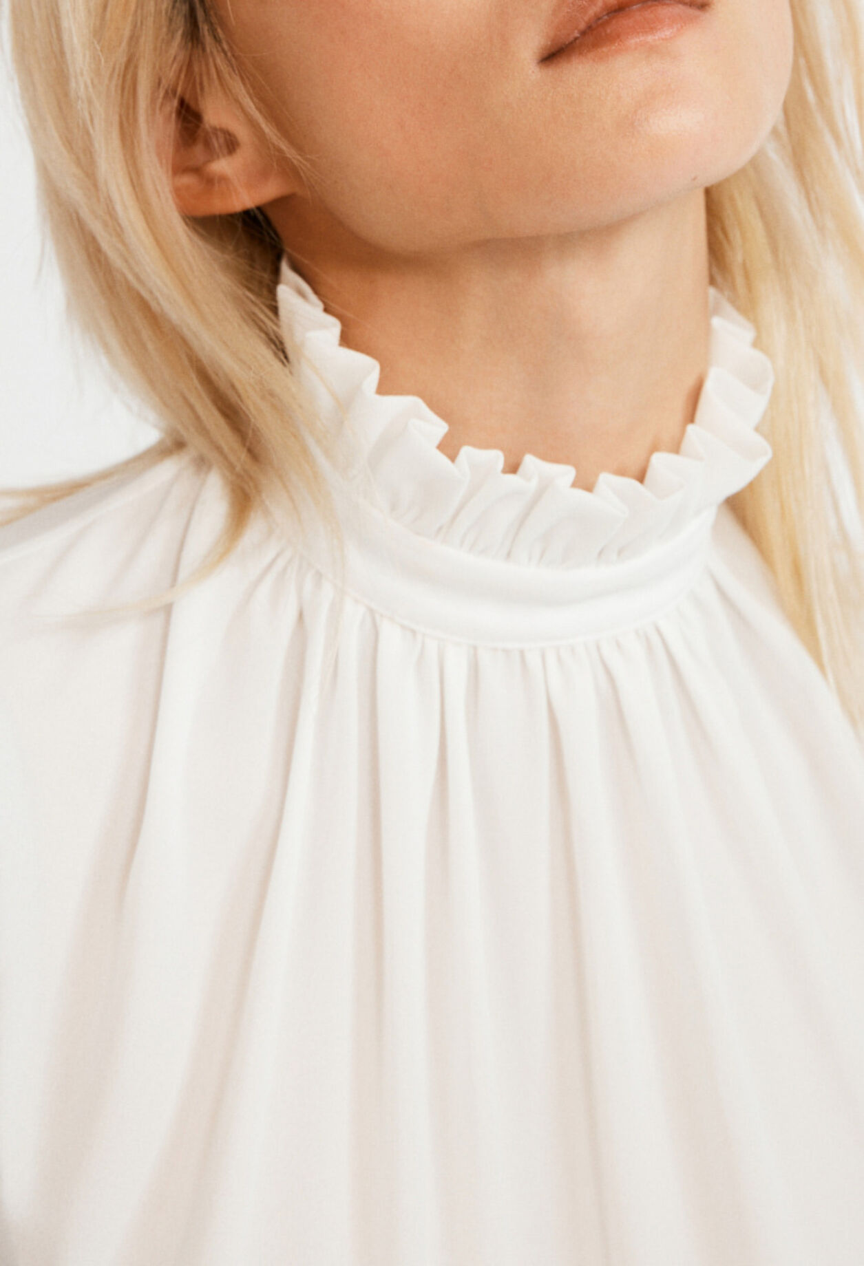 Bluse mit viktorianischem Kragen