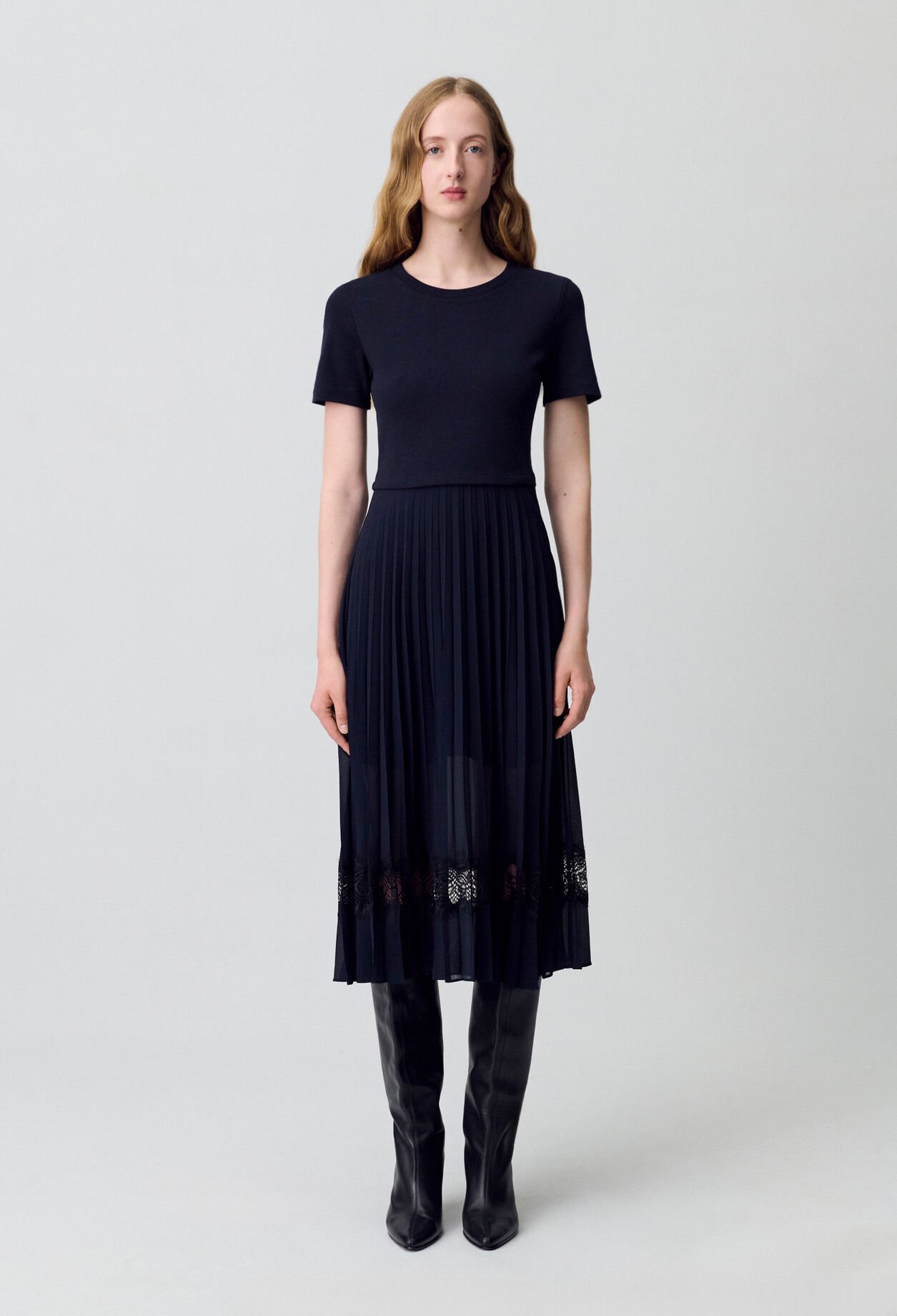 Zweifarbige Kleid in Schwarz und Marine 