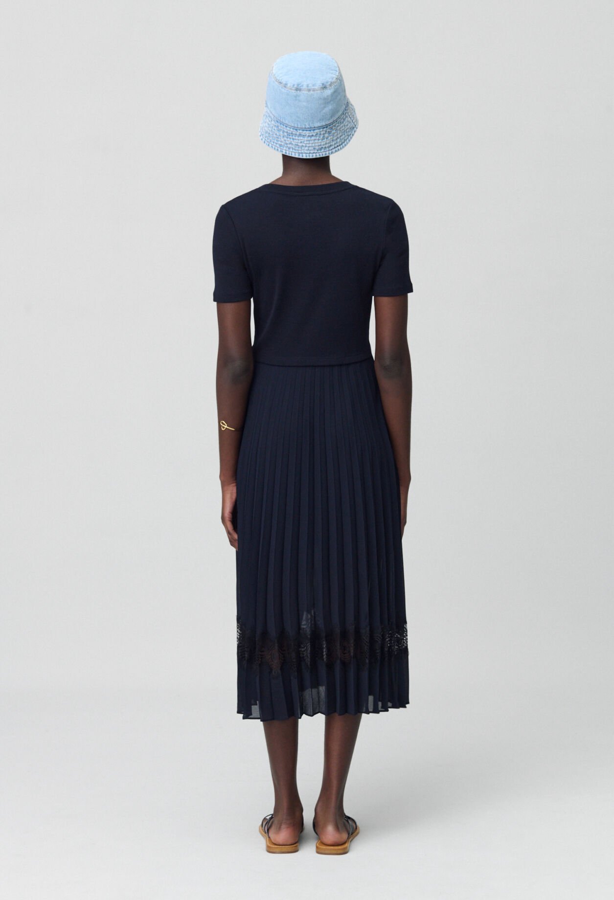 Zweifarbige Kleid in Schwarz und Marine 