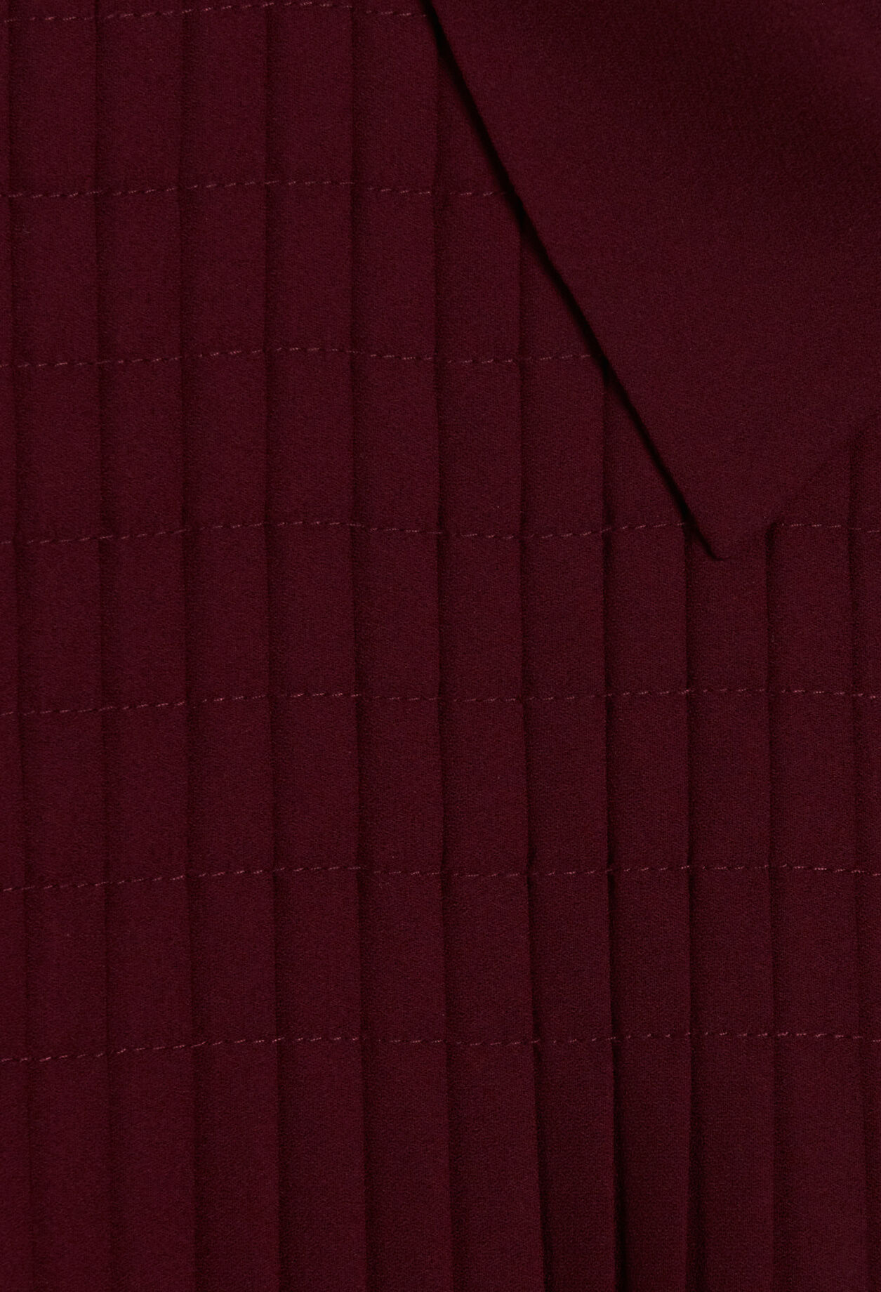Kurzes plissiertes Kleid