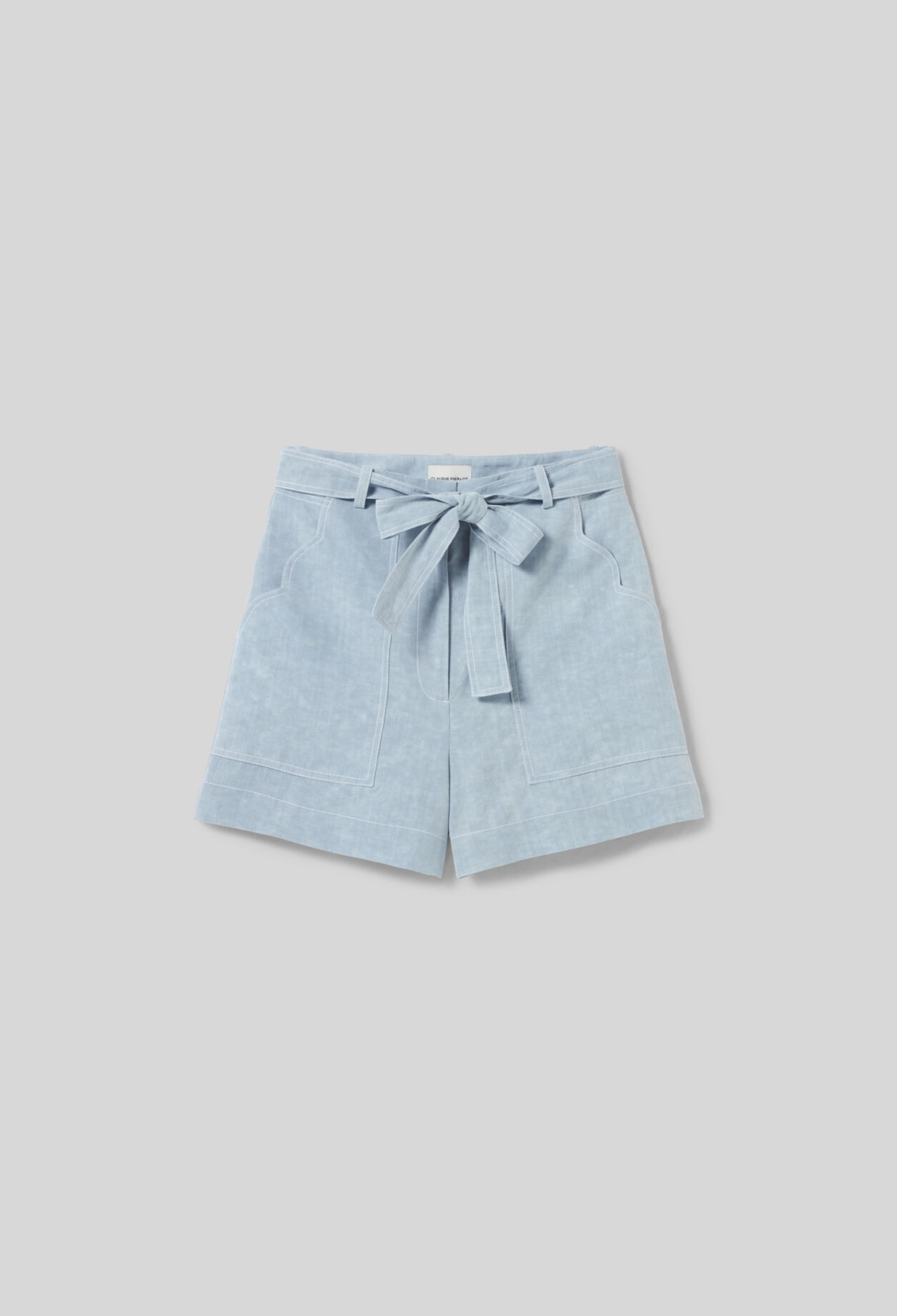 Kurze Jeans mit Gürtel