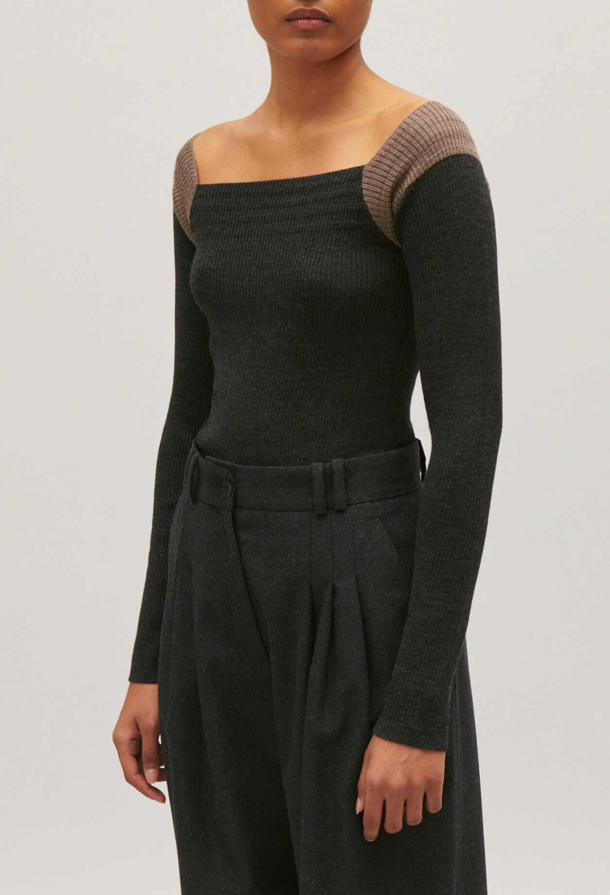 Gerippter Pullover, grau meliert