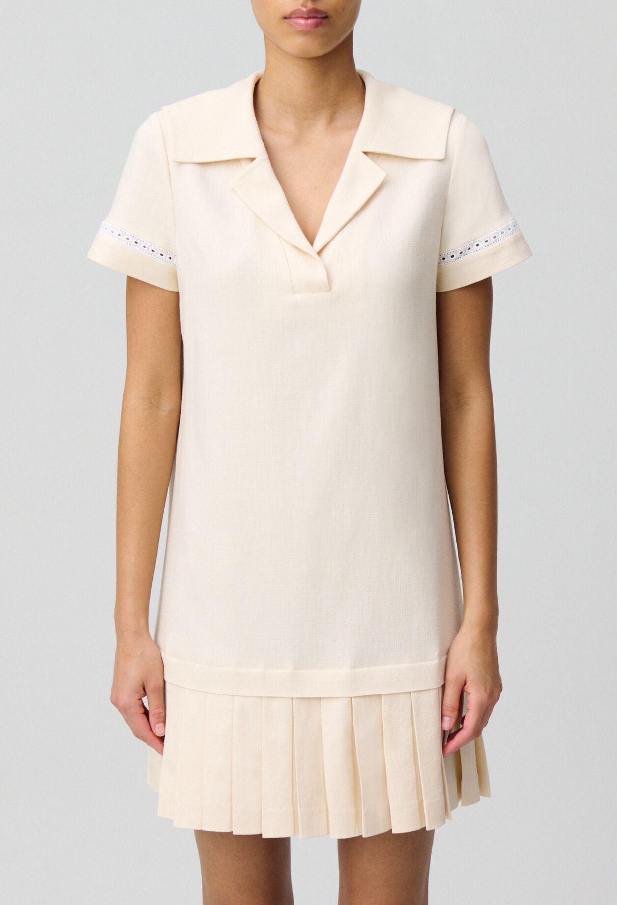 Kurzes Faltenkleid