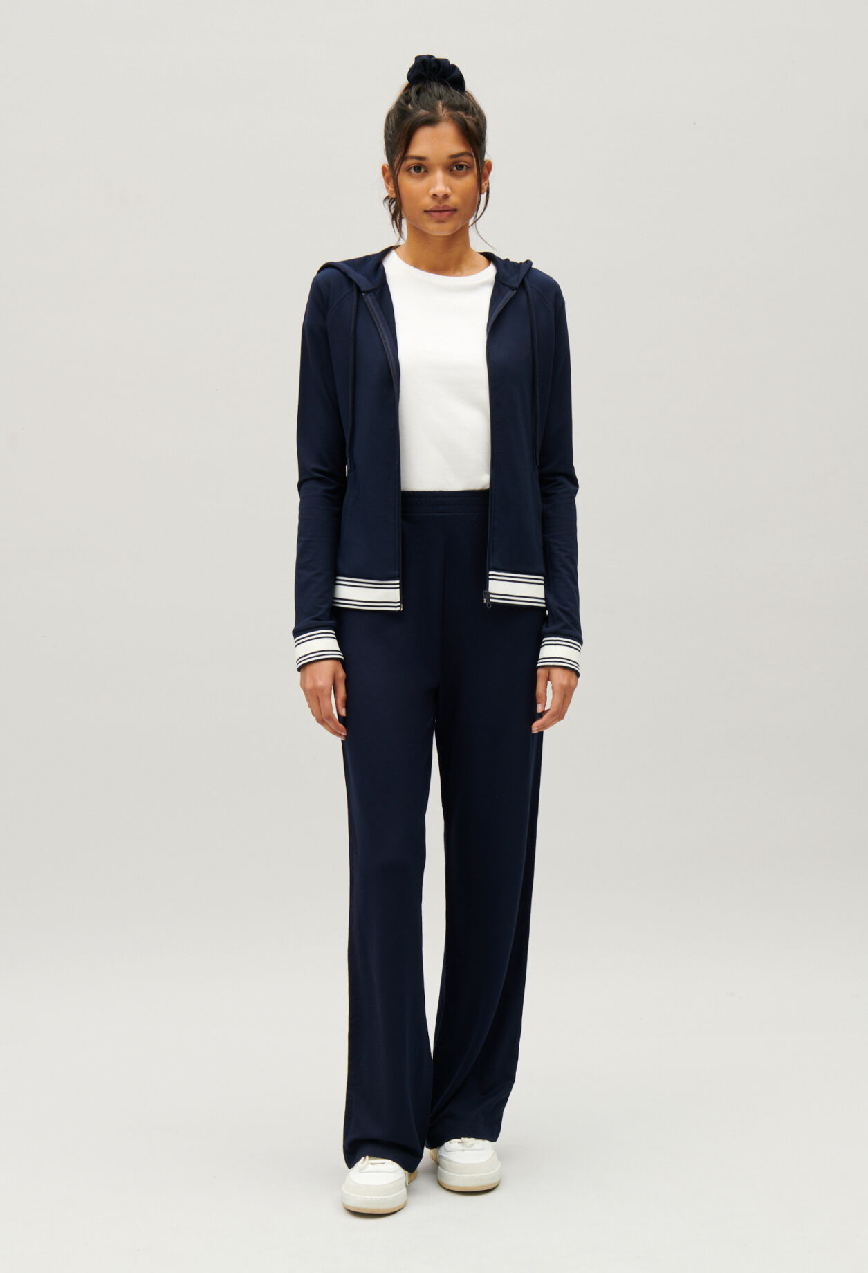 Sporthose Marineblau