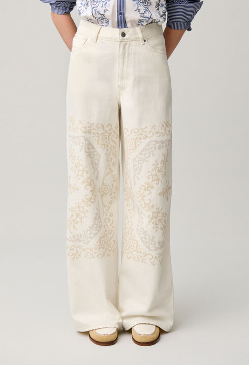 Jeans mit CP-Stickerei