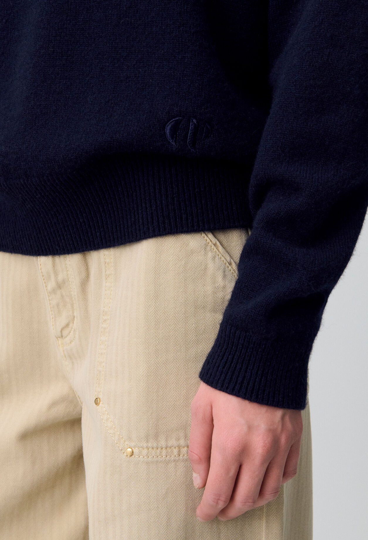 Marineblauer Kaschmirpullover