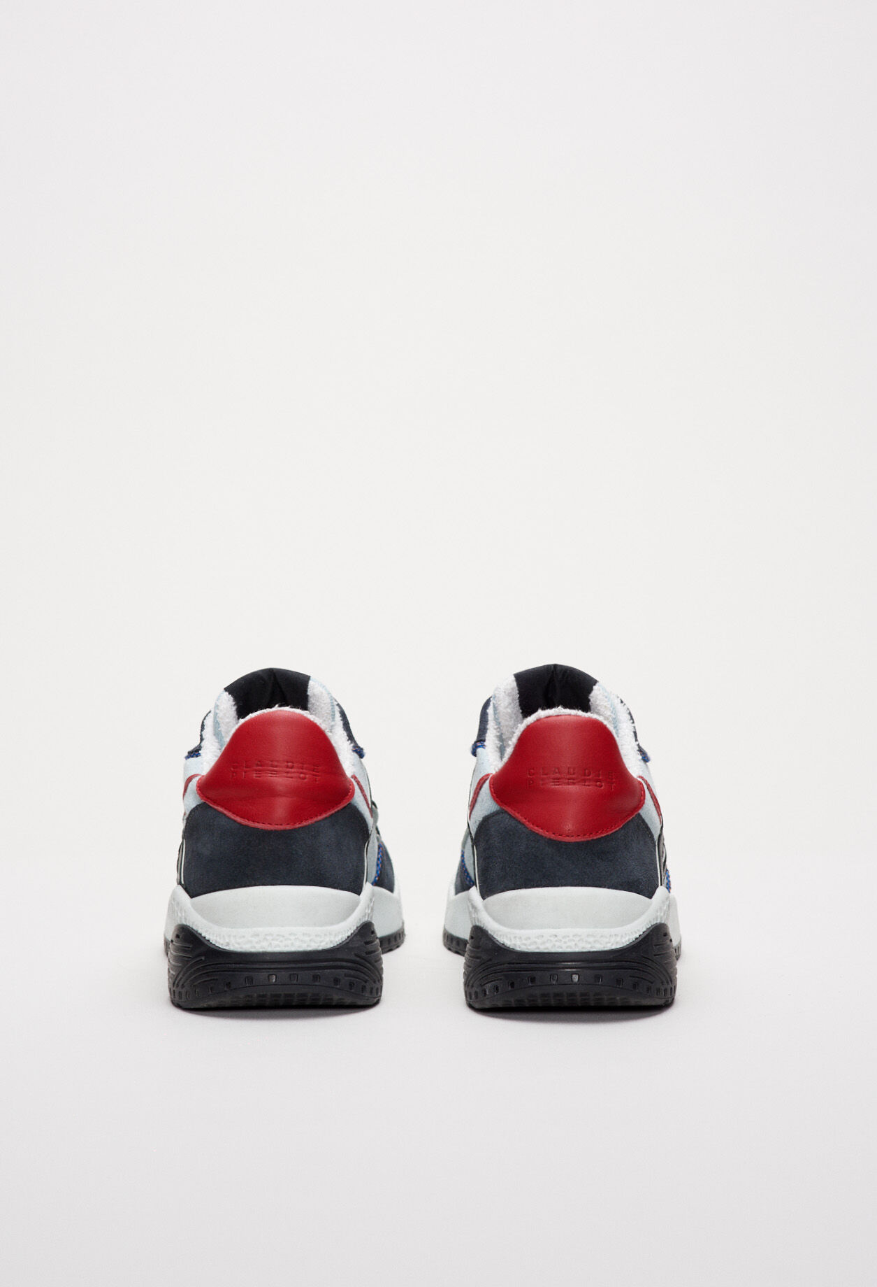 Turnschuhe mit Schnürung