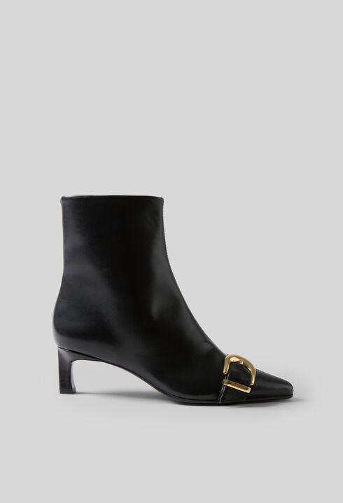 Lederstiefeletten mit Goldschnalle