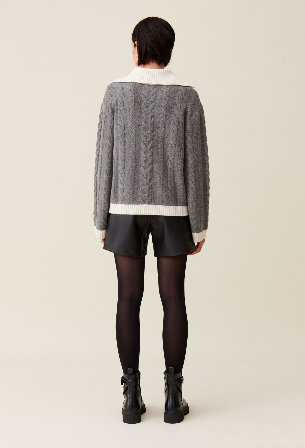 Gedrehter Pulli mit Polokragen