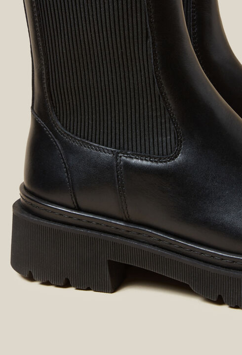Chelsea-Boots aus schwarzem Leder