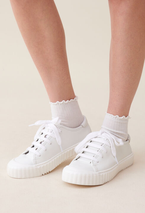 Weiße Ledertennisschuhe