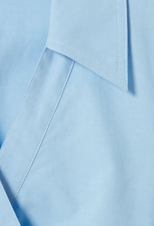 Langes Kleid mit Gürtel