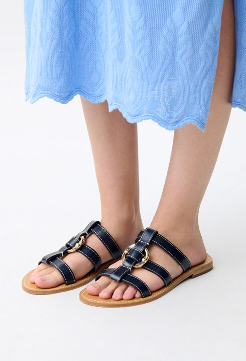 Sandalen mit Riemen und Ring