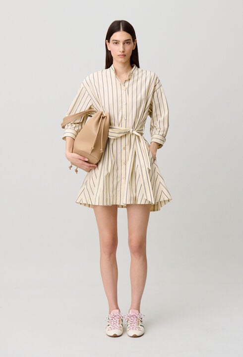 Kurzes Kleid mit langen &Auml;rmeln