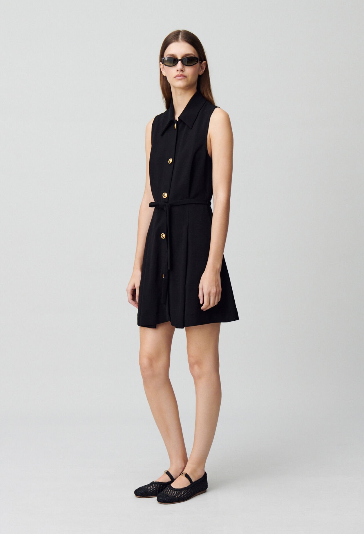 Ärmelloses kurzes Kleid