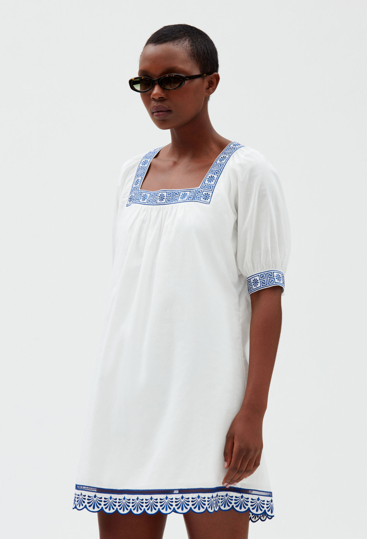 Kurzes Kleid, ecrufarben