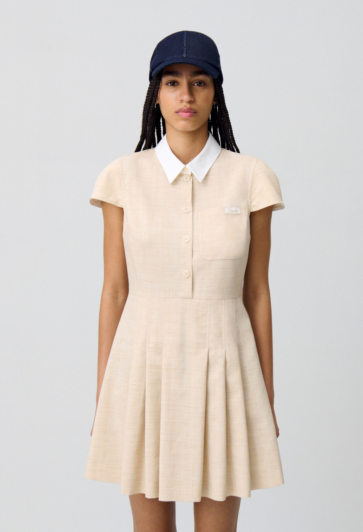 Plissiertes kurzes Kleid
