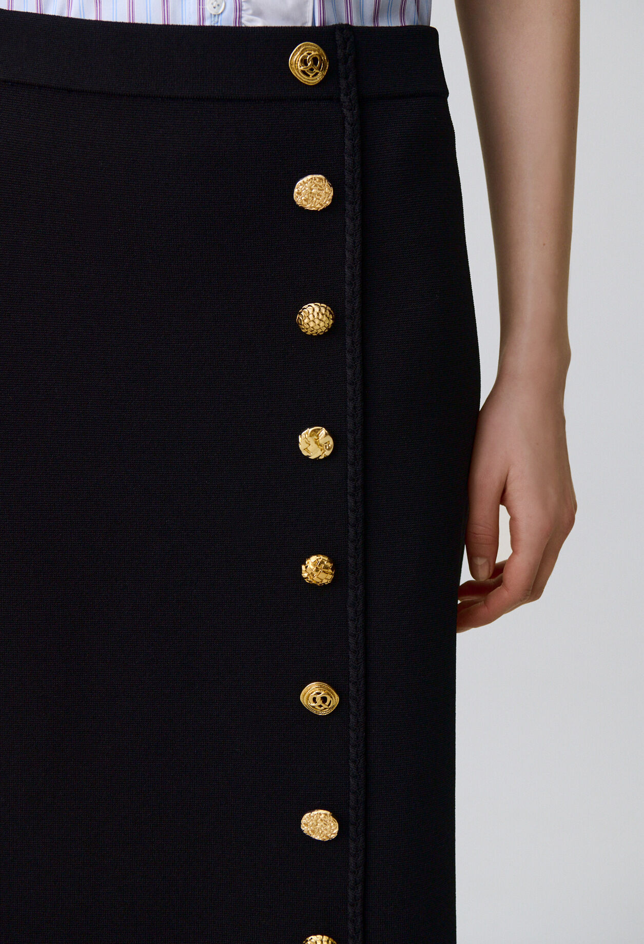 Figurbetonter Midi-Strickrock