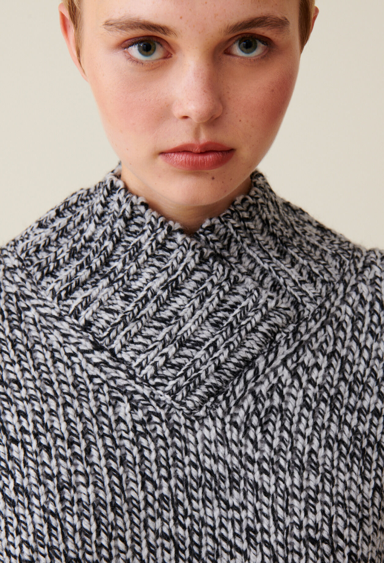 Grober Strickpullover V-Ausschnitt