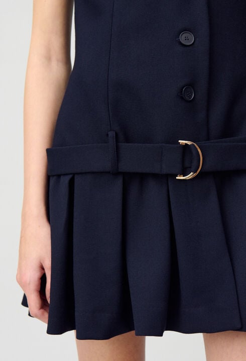 Gefaltetes kurzes Kleid