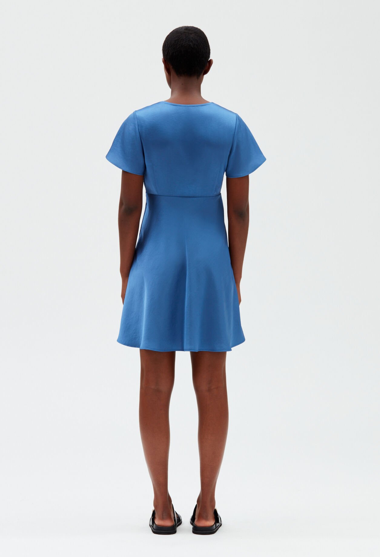 Weich fließendes, kurzes Kleid, blau