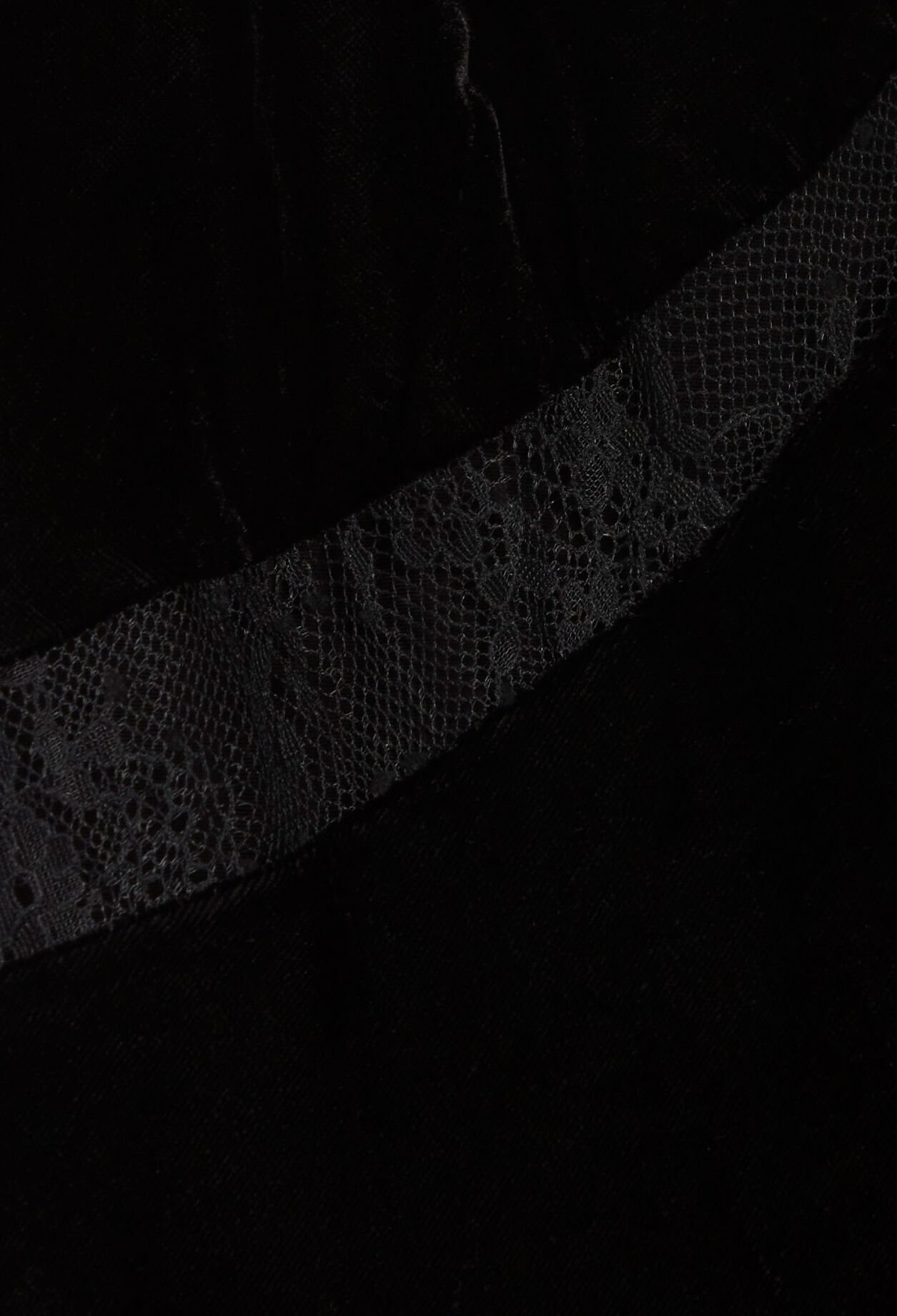 Midikleid aus schwarzem Samt