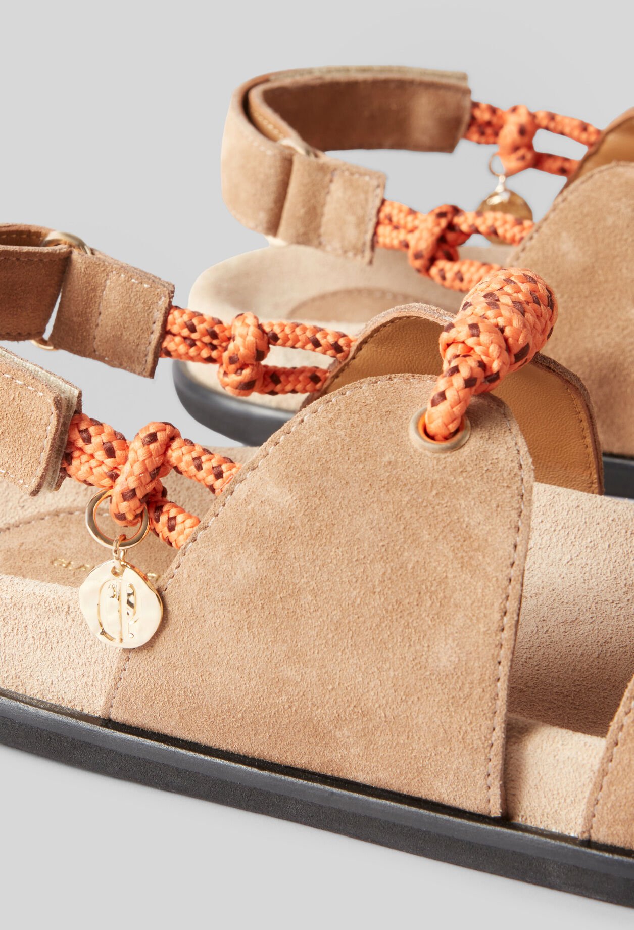 Gedrehte Schn&uuml;rsandalen