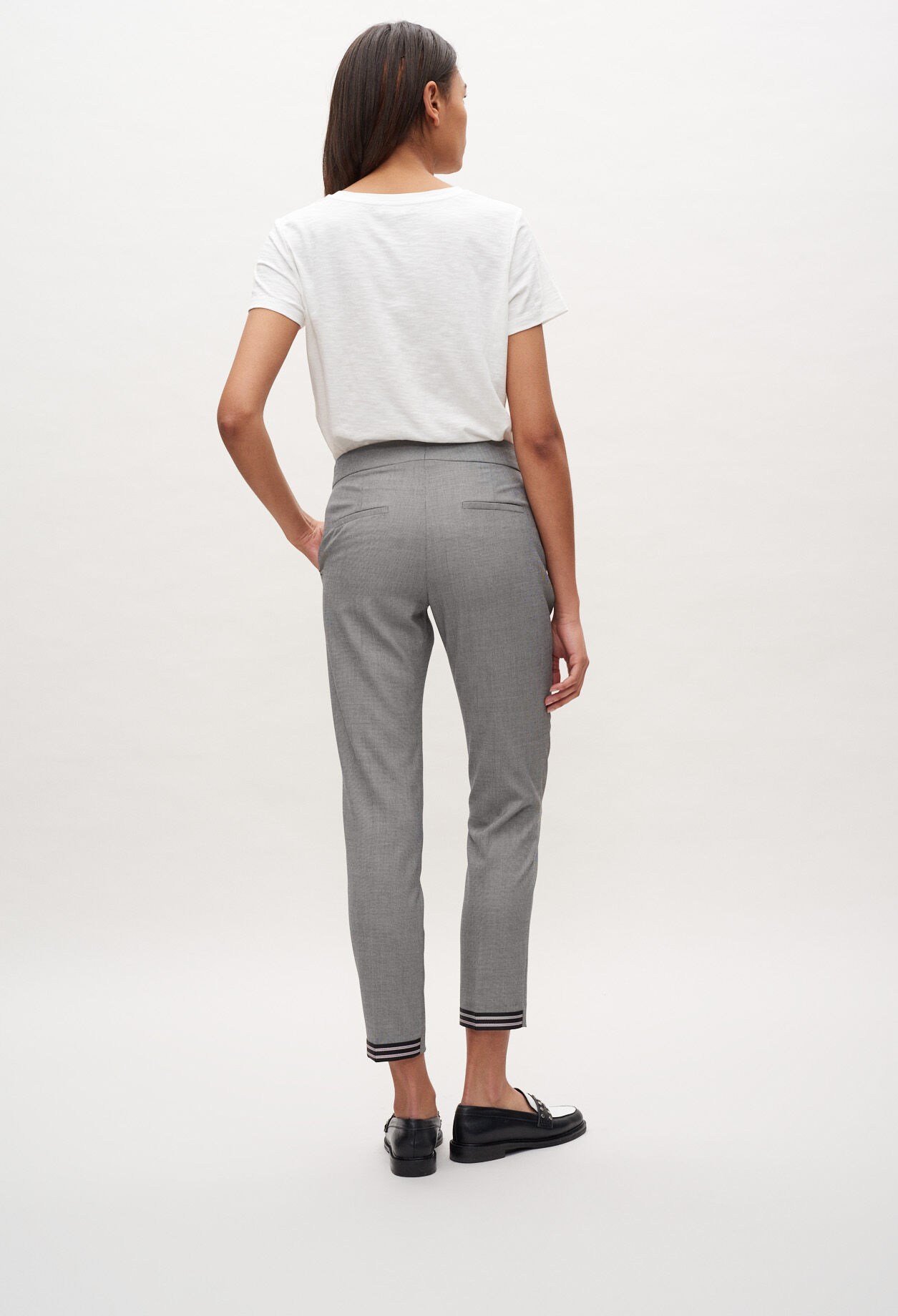 Hochgeschnittene Kostümhose