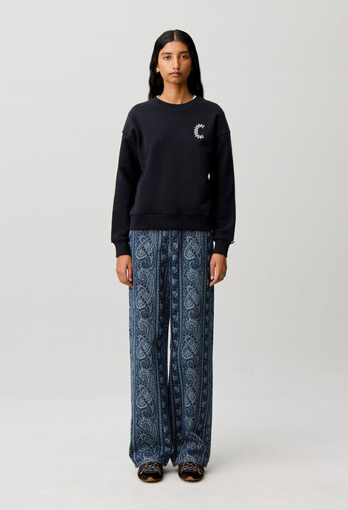 Bio-Sweatshirt mit C-Stickerei