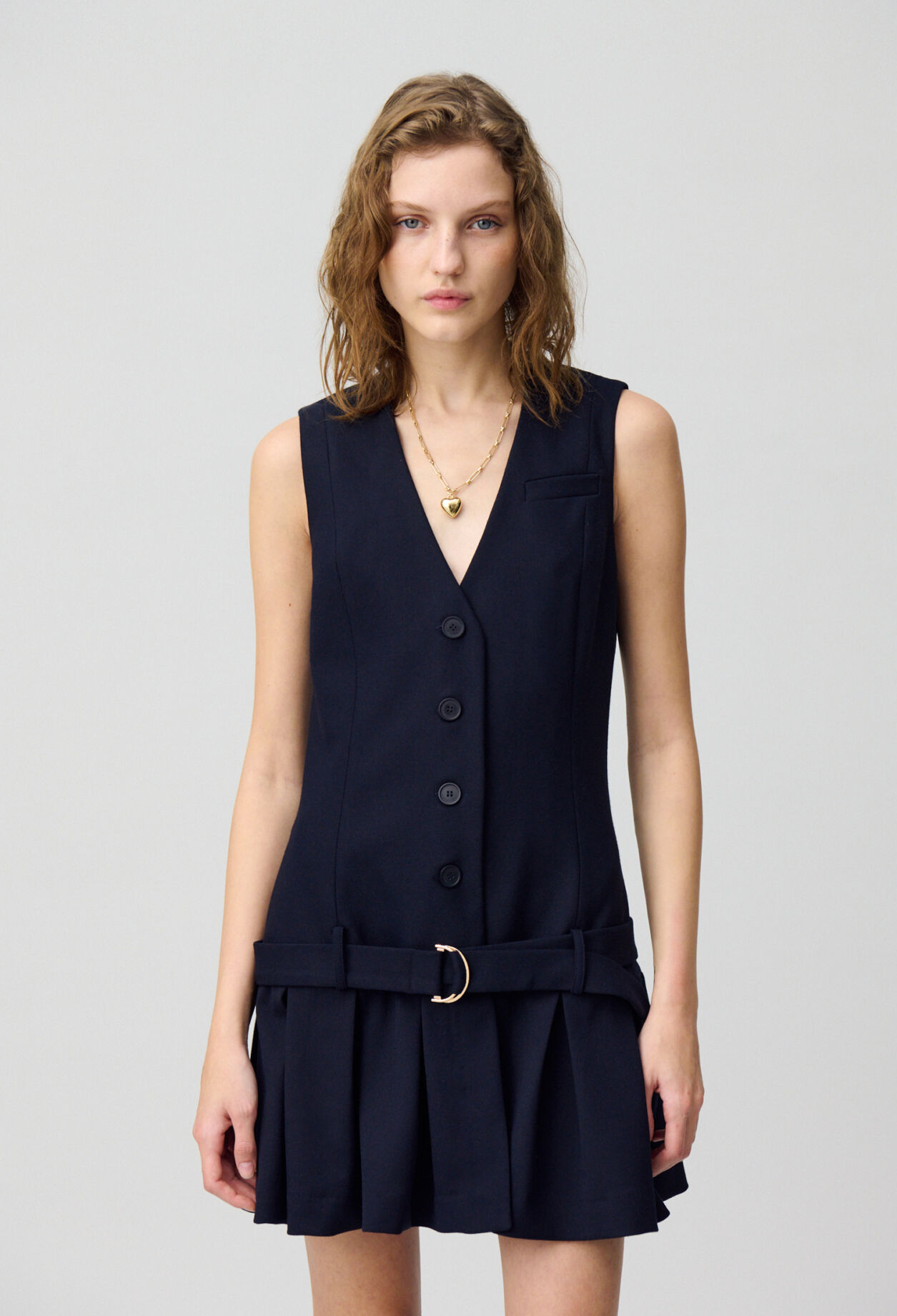 Gefaltetes kurzes Kleid