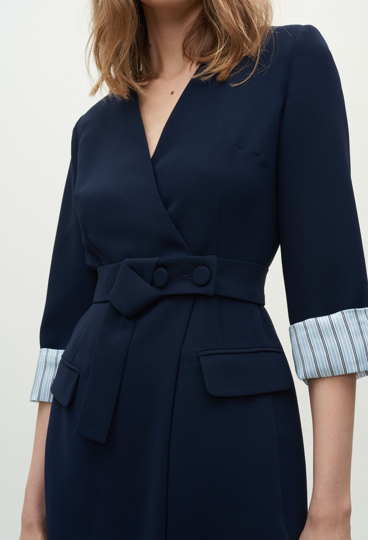 Kleid mit Ärmelabschlüssen
